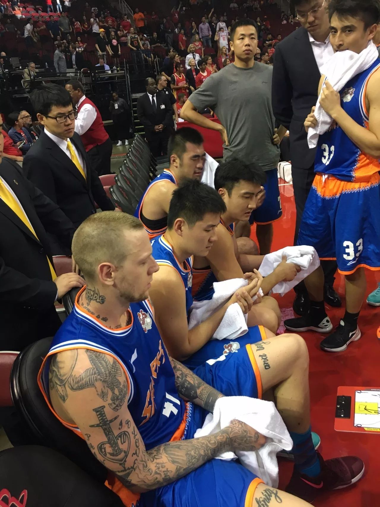 九游app-山东泰山迎NBA季后赛关键赛，清晨刷新队史纪录，赛场秩序良好，更衣室氛围转暖的简单介绍-九游app